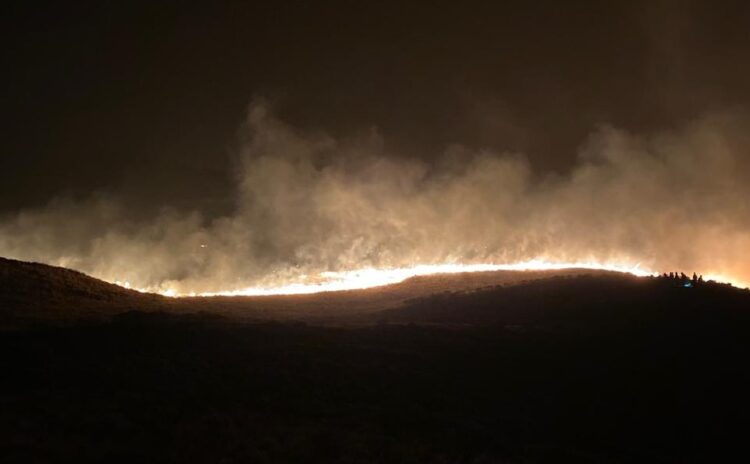 Incendios en las sierras: una tercera dotación de la ciudad trabaja en el lugar