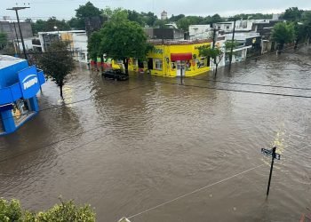 Lluvia torrencial con más de 127 milímetros caídos causó anegamientos en toda la ciudad