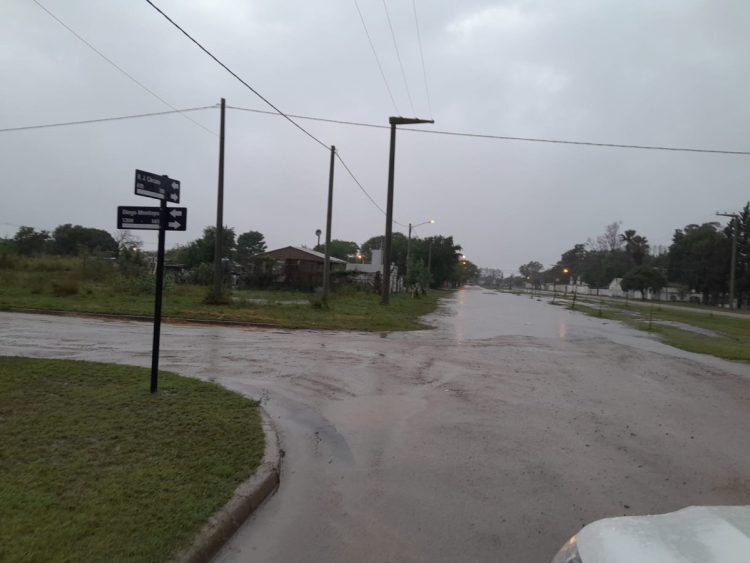 Postales de Las Varillas bajo el agua: 130 milímetros caídos complicaron a la ciudad