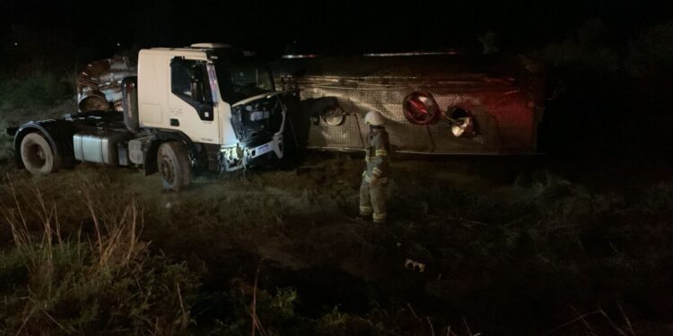 Vuelco de camión en Ruta 158