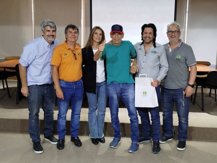 El periodista José Ricardo Mana obtuvo su jubilación y fue homenajeado
