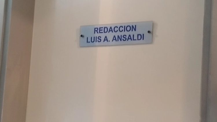La sala de redacción de la radio lleva el nombre de Luis Ansaldi