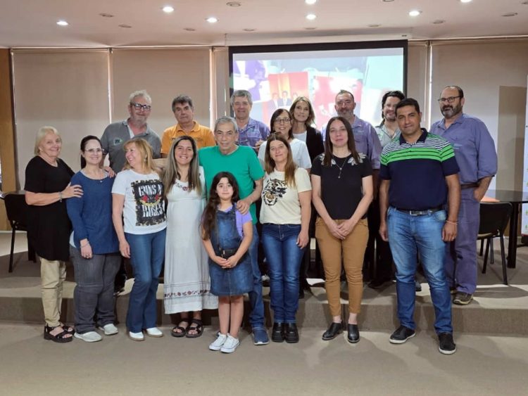 El periodista José Ricardo Mana obtuvo su jubilación y fue homenajeado