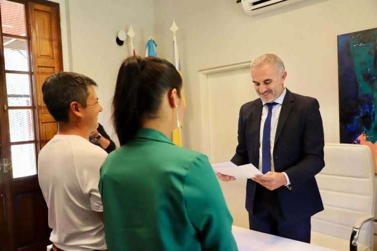 El intendente ofició por primera vez un matrimonio