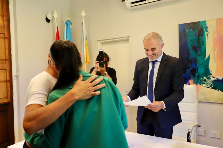 El intendente ofició por primera vez un matrimonio