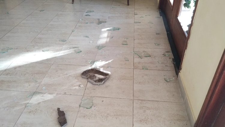 Vandalizaron el Cine Teatro Colón