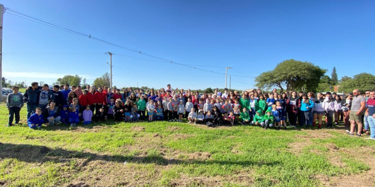 El municipio colocó más de 100 plantas en el marco del programa “Se gradúa un curso, nace un árbol”