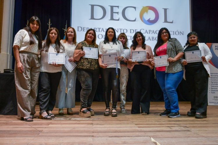 Se realizó el acto de cierre de año del Decol