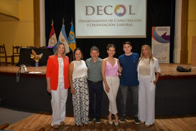 Se realizó el acto de cierre de año del Decol