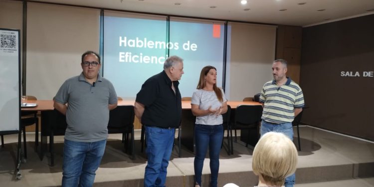 Especialistas brindaron charla sobre ahorro energético