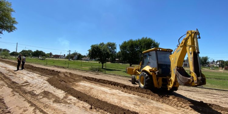 El Municipio inició las obras de pavimentación y cordón cuneta sobre calle Avellaneda