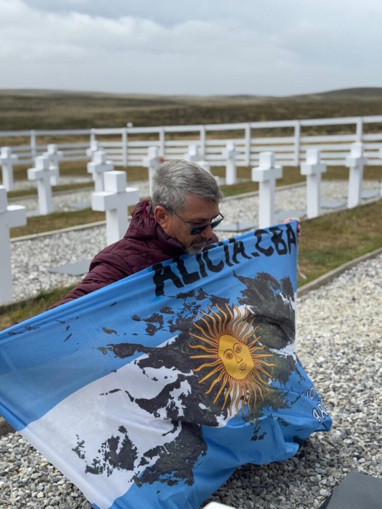 Ex combatiene de Malvinas viaja a las islas y nos cuenta su experiencia
