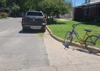 Ciclistas fueron chocados por una camioneta