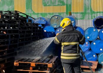 Incendio de tarimas en una industria de Las Varillas