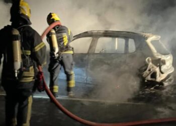 Daños totales en un SUV por incendio en ruta 3