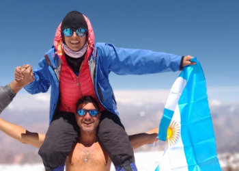 Pareja varillense alcanzan la cumbre del Aconcagua tras 10 días de ascenso (con audio y video)