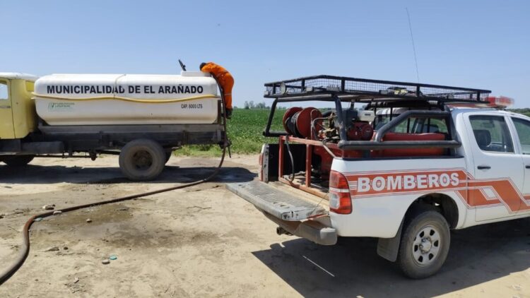 Durante 12 horas bomberos combatieron un incendio en zona rural