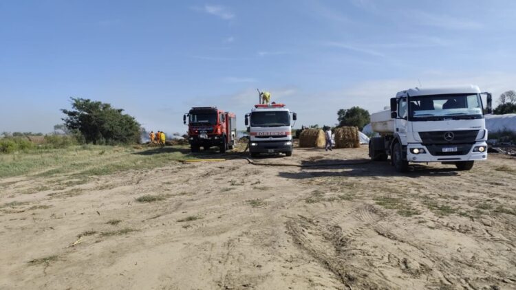 Durante 12 horas bomberos combatieron un incendio en zona rural