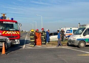 Choque entre auto y camión en el cruce de Rutas 13 y 3