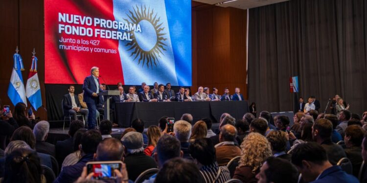 Daniele participó de la firma del Fondo Federal Cordobés