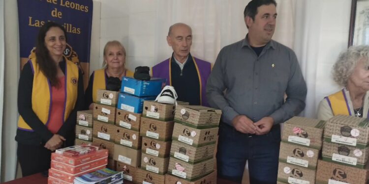 El Club de Leones entregó zapatillas, útiles escolares y elementos de abrigo
