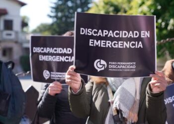 Paran profesionales que atienden a personas con discapacidad