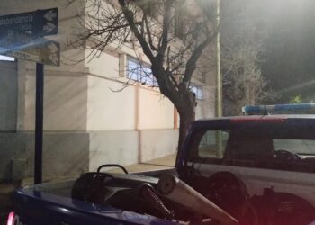 Choque entre auto y moto en plaza Independencia