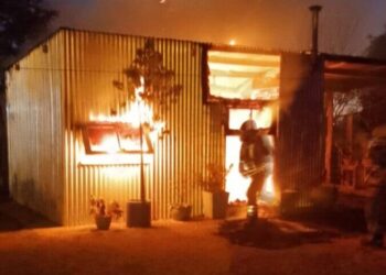 Incendio de un galpón en calle Cura Brochero