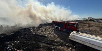 Incendio de grandes dimensiones en el basural sur