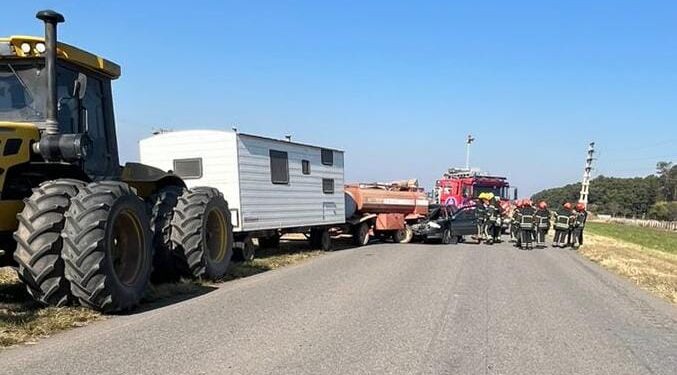 Accidente en la Ruta 3: dos heridos en el choque de un auto y un tractor con tanque cisterna