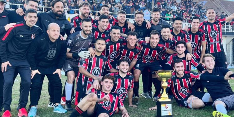 Ante una multitud la “Trico” se quedó con el Apertura de la Sur