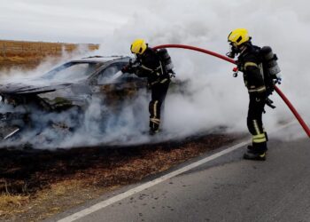 Incendio de camioneta en Ruta 3