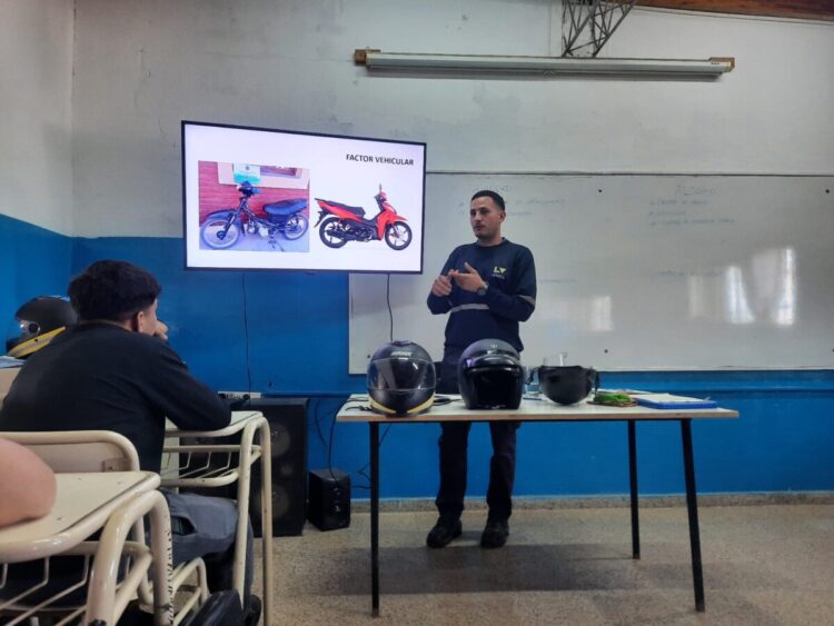 Jóvenes de Las Varillas en camino a obtener su primera licencia de conducir motos