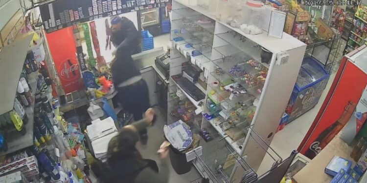 Sergio Isoglio: “Me agarró del buzo y me tiró un golpe”