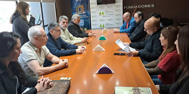 Buscan avanzar con el proyecto de parque solar comunitario