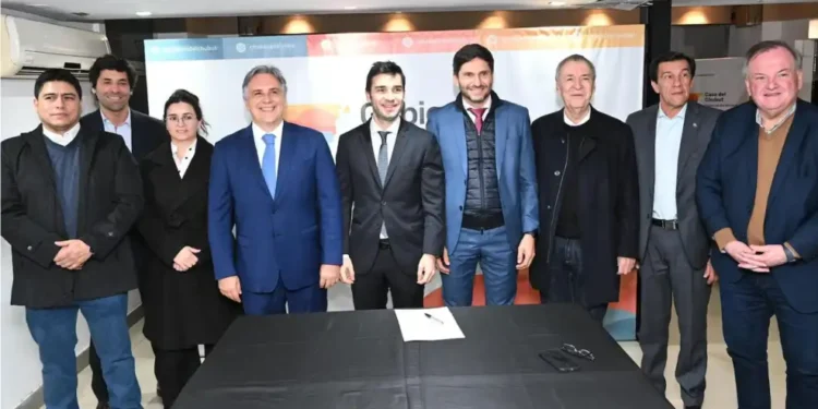 Daniele firmó el apoyo al espacio político lanzado por Llaryora y otros gobernadores