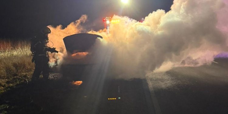 Incendio de automóvil en Ruta 3