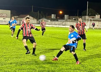 Futbol Senior: Sorpresiva victoria Celeste en la cancha del líder Tricolor