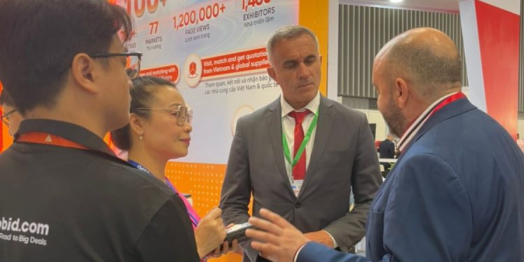 El Intendente de Las Varillas en misión oficial en Vietnam