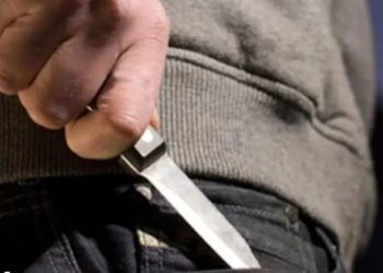 Menor amenazó a profesora y compañero con un cuchillo