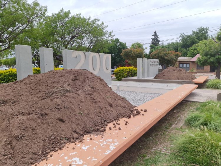 Municipio tapa las fuentes de la Plazoleta del Bicentenario