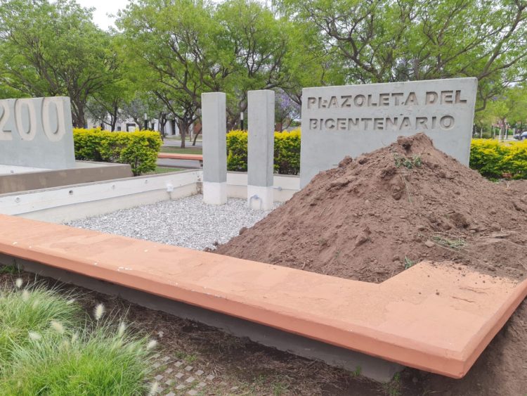 Municipio tapa las fuentes de la Plazoleta del Bicentenario