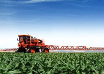 Realizan pulverizaciones en lotes cercanos a la ciudad