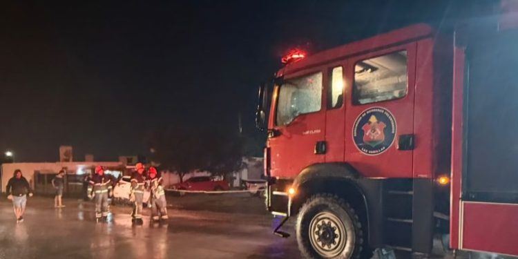 Incendio de magnitud en vivienda en la noche del viernes