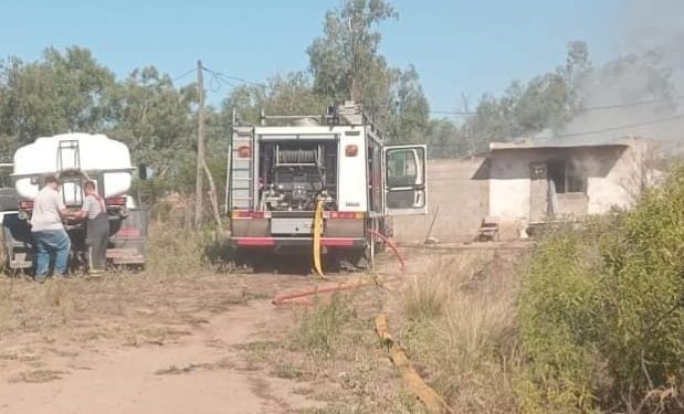 Incendio de vivienda produce daños totales en habitación: No hubo víctimas