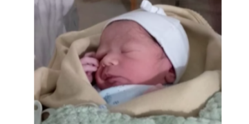 Amadeo abrió el calendario. Nació el primer bebé del año en la ciudad