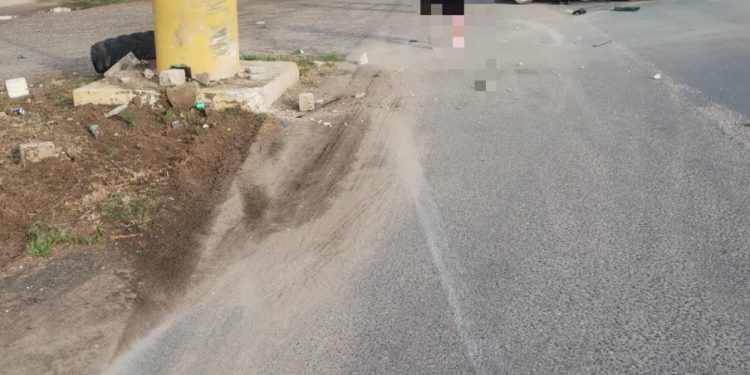 Lesiones graves para conductor de auto que chocó contra base de hormigón