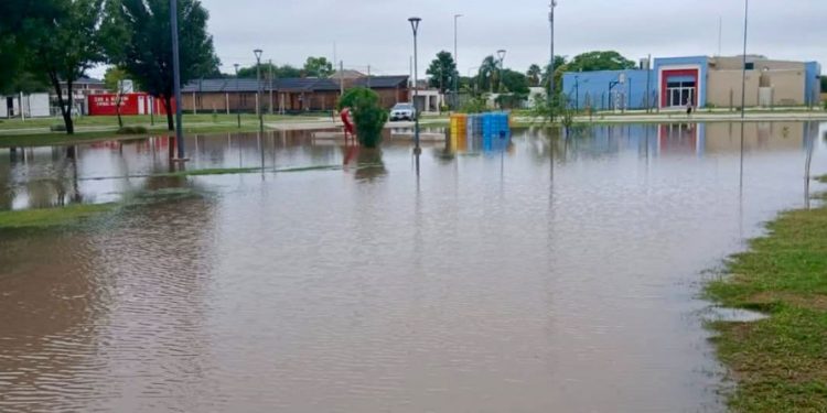Para el municipio, el agua acumulada en el Parque de la Familia se debió a un desagüe tapado