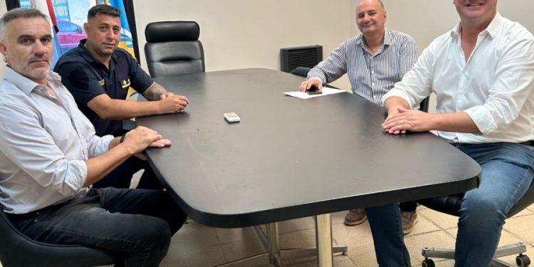 Policía y Municipalidad coordinarán acciones para la seguridad durante los carnavales