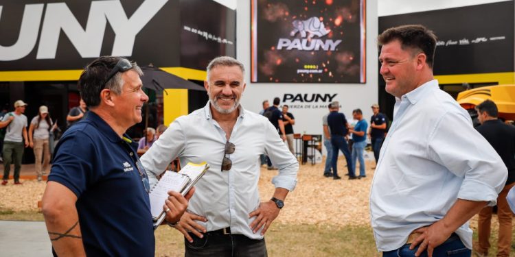 Daniele estuvo en los stands de empresas varillenses en Expoagro